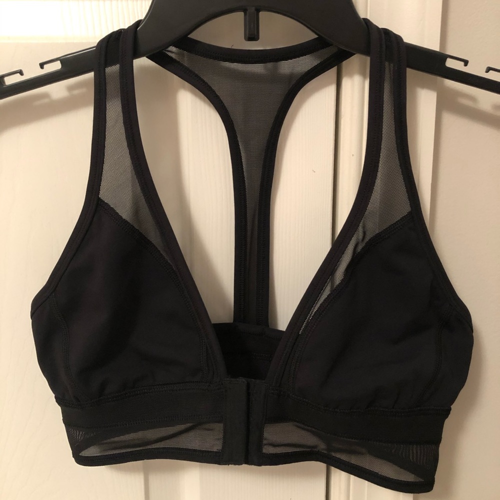 Lululemon Sports Bra in Black Size 4